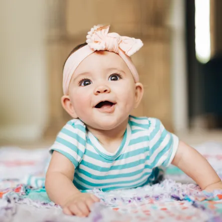 كيف أنمي مهارات طفلي في الشهر الخامس؟