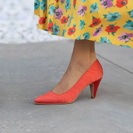 أحذية بألوان مرحة ومنعشة من عروض ربيع وصيف 2022 من لورا بياجيوتي  Laura Biagiotti