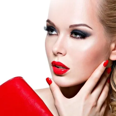 طريقة تطبيق مكياج عيون سموكي كحلي للعروس