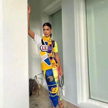 كاميلا كويلو ارتدت الجمبسوت المطبع بشكل هندسي 