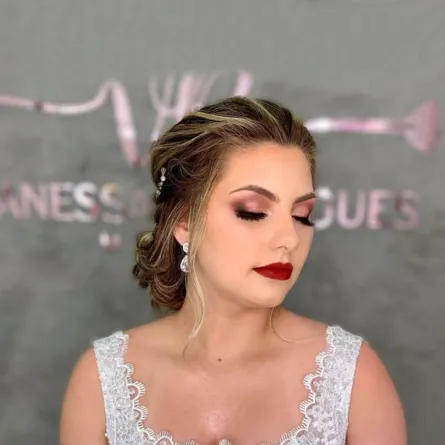 مكياج عروس أحمر