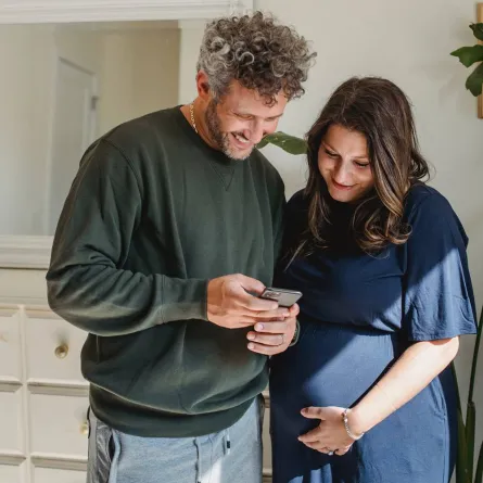 علامات حب الزوج لزوجته