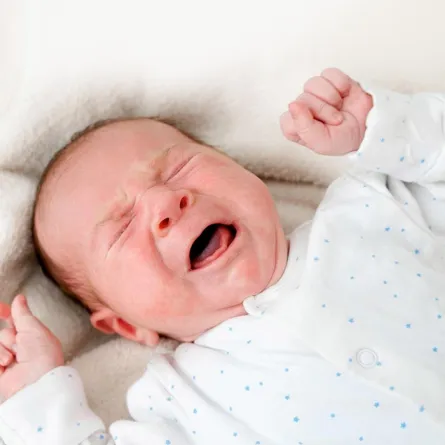 بكاء الطفل ليلاً من دون سبب