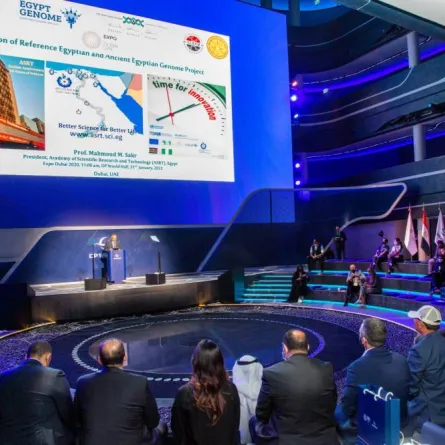 ويتضمن المشروع تحديد المؤثرات الجينية في تأثير الأدوية وعلاج الأمراض المختلفة. الصورة من "وام"