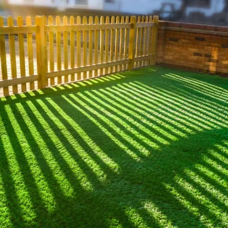 طرق متبعة في العناية بالعشب الصناعي