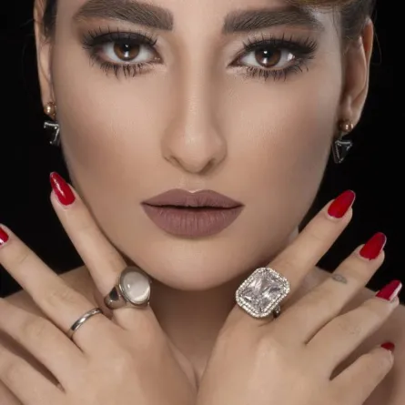  مكياج سموكي ذهبي وفضي