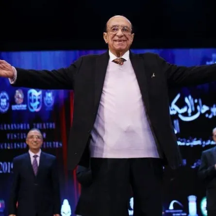 الفنان جلال الشرقاوي خلال تكريمه في إحدى دورات مهرجان الإسكندرية - الصورة من حساب المهرجان على فيسبوك