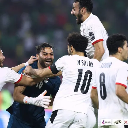 منتخب مصر يحتفل بصعود النهائي الأفريقي - الصورة من حساب الاتحاد المصري لكرة القدم على فيسبوك
