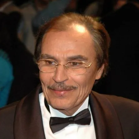 عزت العلايلي - الصورة من أرشيف المحرر