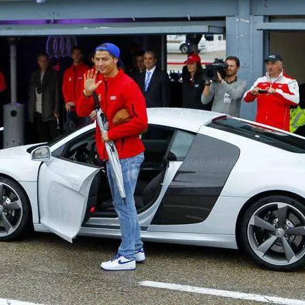 تعرف على جميع سيارات كريستيانو رونالدو