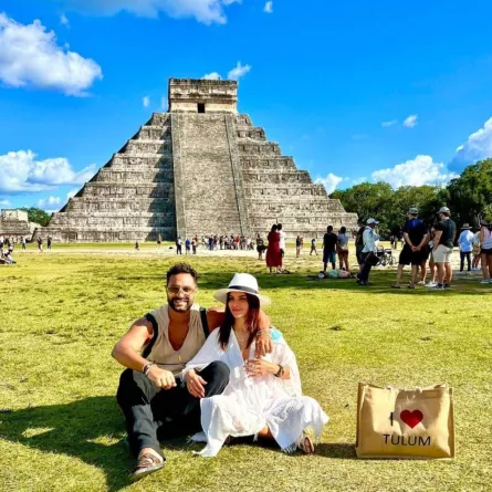 كريم فهمي وزوجته - الصورة من حسابه على انستغرام