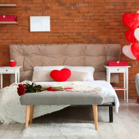 أفكار خاصّة بتزيين غرفة النوم الرئيسيّة ليوم الحب