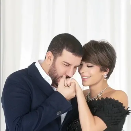 أصالة وزجها فائق حسن- الصورة من حسابها على انستغرام