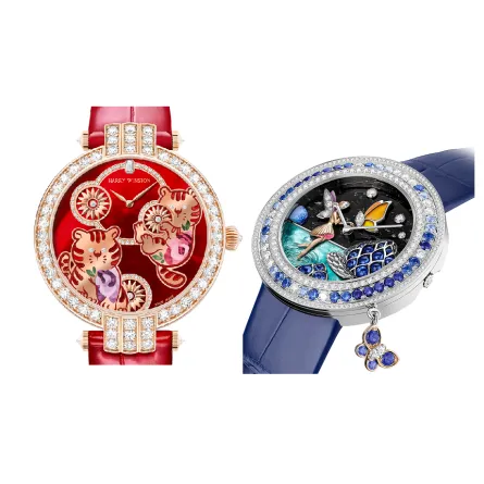 ساعات بميناء مزينة برسومات داخلية