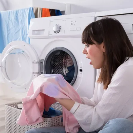 مكوّنات ناجحة في نزع بقع الكلور والمبيّض من الملابس