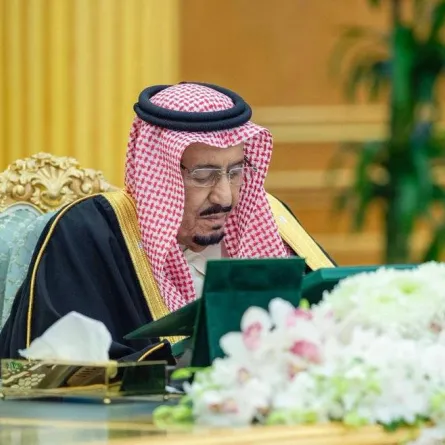 خادم الحرمين الشريفين يرأس جلسة مجلس الوزراء - الصورة من واس