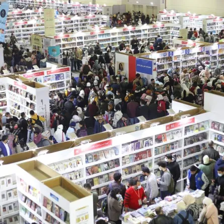 حشد كبير داخل معرض القاهرة الدولي للكتاب