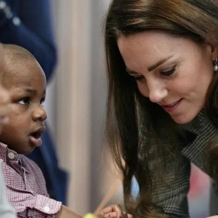 كيت ميدلتون مع الأطفال أثناء الزيارة- الصورة من موقع Europe Royals