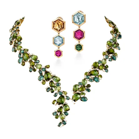 مجوهرات مرصعة بحجر التورمالين الأخضر