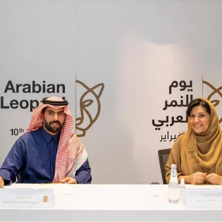 الهيئة الملكية للعلا وصندوق النمر العربي يوقعان مذكرتي تفاهم مع "كاتموسفير" - الصورة من حساب مؤسسة "كاتموسفير" على تويتر