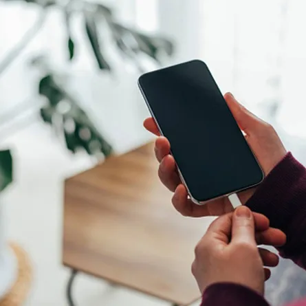 أكثر التطبيقات استنزافا لطاقة هاتفك.. قاتل البطارية الصامت