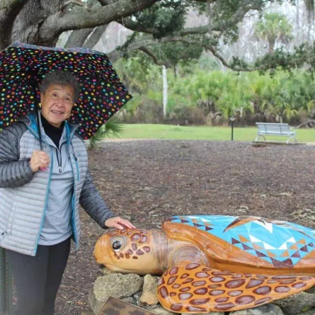 مكافأة خيالية لاستعادة تمثال سلحفاة مسروق... مصمم من الألياف الزجاجية
