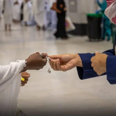 ضمن مبادرة (الإرشاد الاثرائي باللغات) توظيف التواصل باللغات لتمكين قاصدي بيت الله الحرام الاستفادة من الخدمات