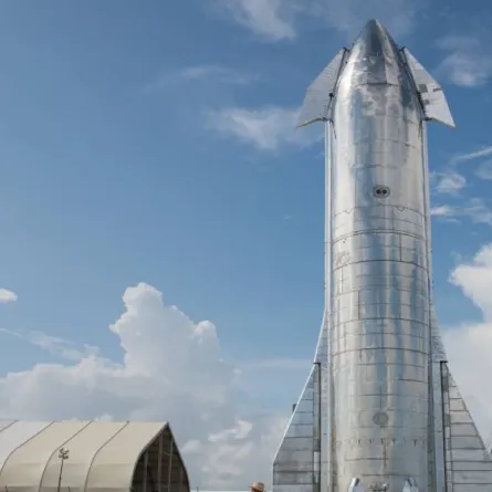 إيلون ماسك: الرحلات الفضائية حول الأرض قد تبدأ في مارس. الصورة من CNN