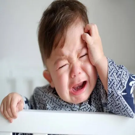 صورة لطفل يعاني من إصابة بالرأس