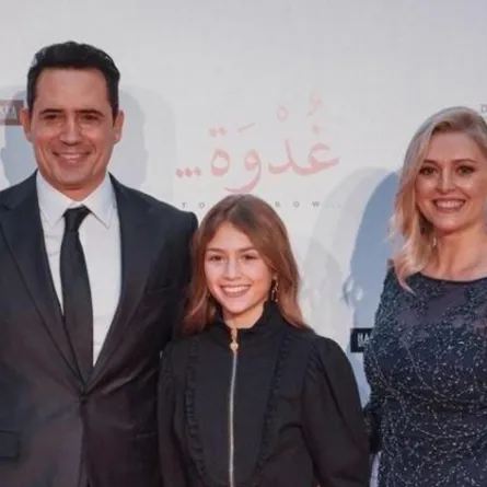 ظافر العابدين وزوجته جوان وابنتهما ياسمين - الصورة من الحساب الرسمي للفيلم على انستغرام ظافر العابدين - الصورة من حسابه على انستغرام ظافر العابدين - الصورة من حسابه على انستغرام Next