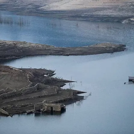 قرية أسبانية طمستها المياه، وكشف عنها الجفاف