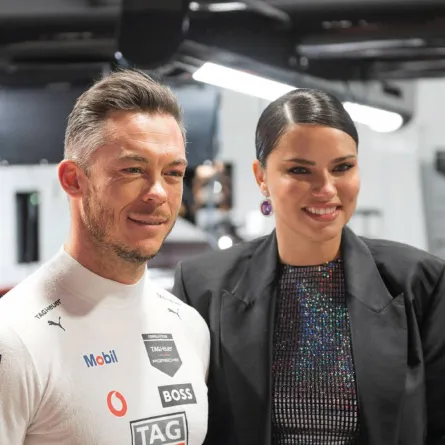 أدريانا ليما مع سائق سباق السيارات أندريه لوتيرير