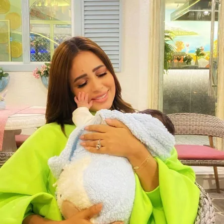 رنا سماحة وطفلها مالك - الصورة من حسابها على انستغرام