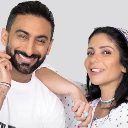 الإعلامي أنس بوخش برفقة منى زكي - الصورة من حساب نتفليكس على فيسبوك