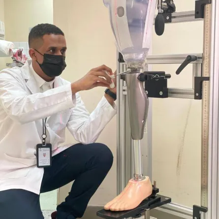 طرف صناعي إلكتروني