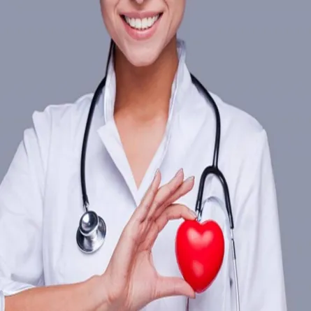 صورة لطبيب تقوم بتشخيص مشاكل القلب