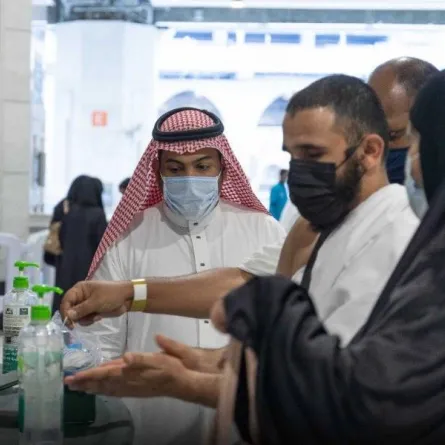 جولة رقابية لمتابعة الإجراءات الاحترازية - الصورة من موقع رئاسة شؤون الحرمين