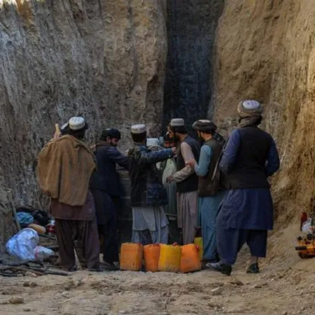 صورة محاولات إنقاذ الطفل حيدر