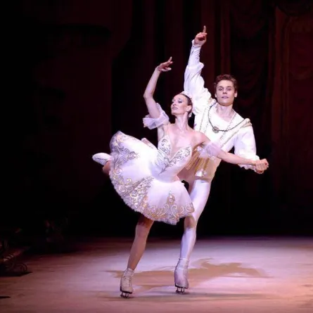 عرض باليه على الجليد