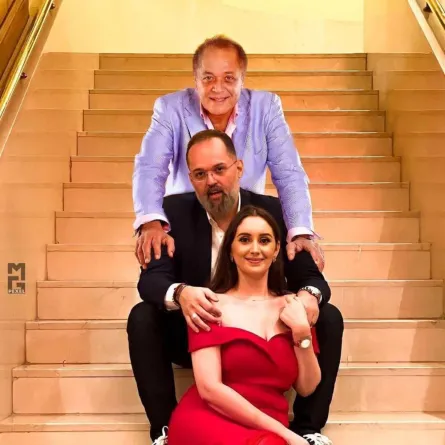 محمد محمود عبد العزيز وزوجته - الصورة من حسابه على انستغرام