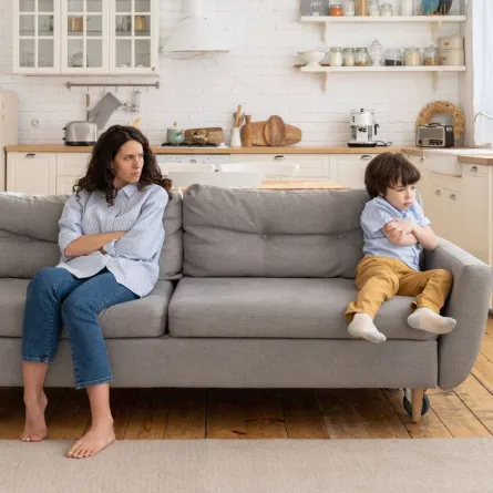 صورة تعبر عن عناد الطفل