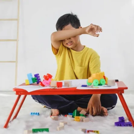 صورة طفل مصاب بالتوحد