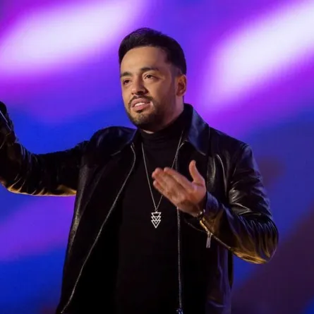 رامي جمال- الصورة من حساب شركة بنش مارك على الانستقرام