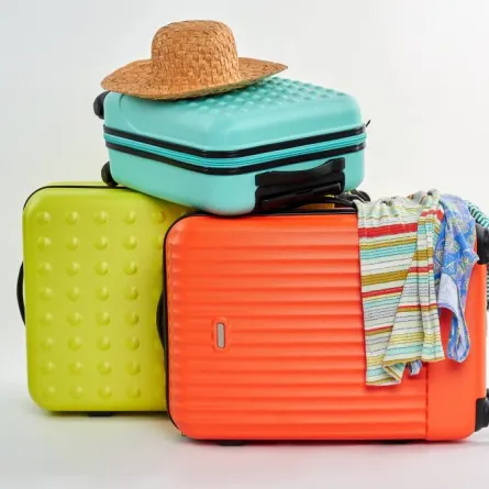 حيل لطي الملابس الكبيرة في حقائب السفر