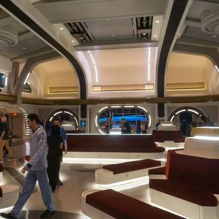 صورة من داخل مدينة ديزني