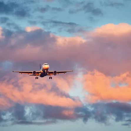 أسباب تجعل السفر بالطائرة ليلًا أفضل من النهار