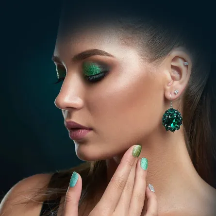 صيحات مكياج عيون أخضر ليوم التأسيس السعودي