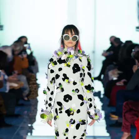 فستان مطبّع بالورود من ديل كور Del core   