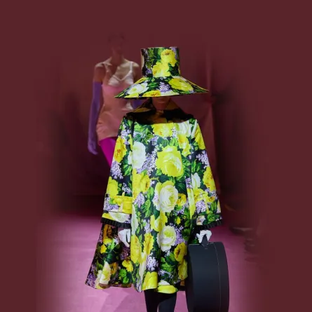 معطف مطبع وقبعة من ريتشارد كوين 