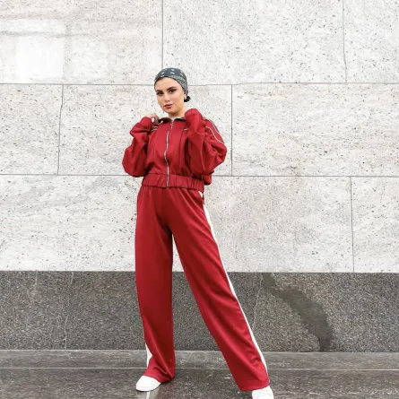 كاميليا عصام بإطلالة اللون الأحمر